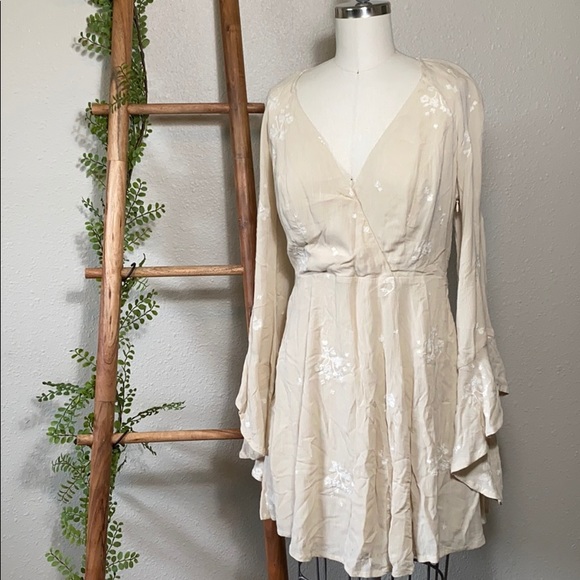 Free People Dresses & Skirts - Free People Boho Dress Floral Embroidered Detail